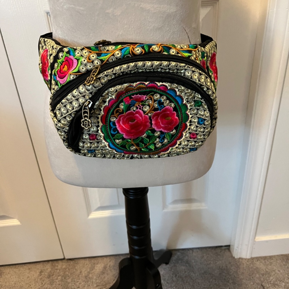 Cross Body / Belt bag - Picture 3 of 11